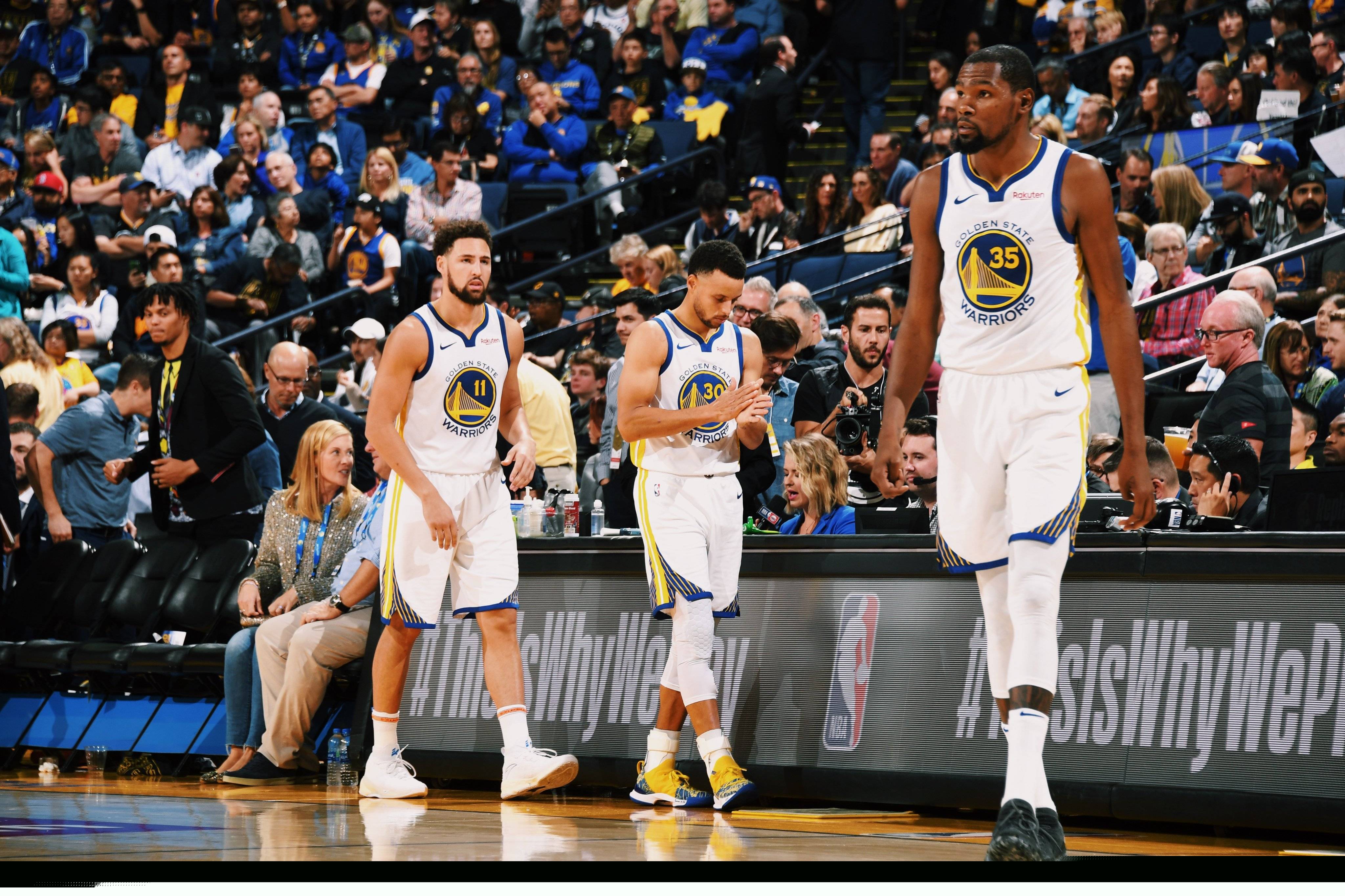 图赫尔考虑世界杯高温让替补球员留更衣室（担忧世界杯高温，图赫尔让替补留在更衣室）