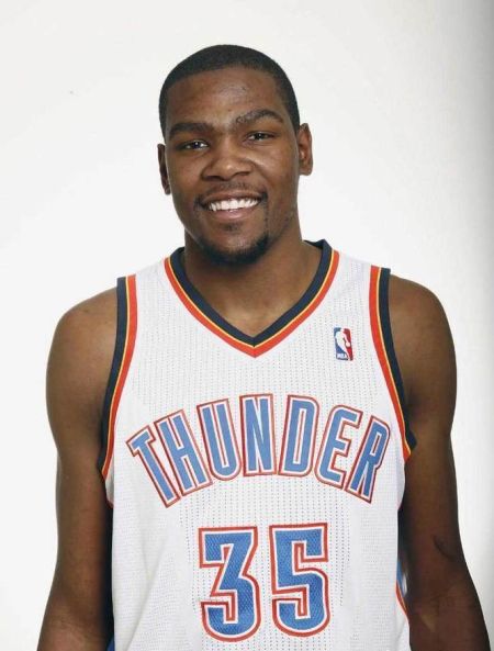 弗拉格：欧文一直在照顾全队，他是一位很棒的老将（弗拉格盛赞欧文对球队照顾周到，是位出色的老将）