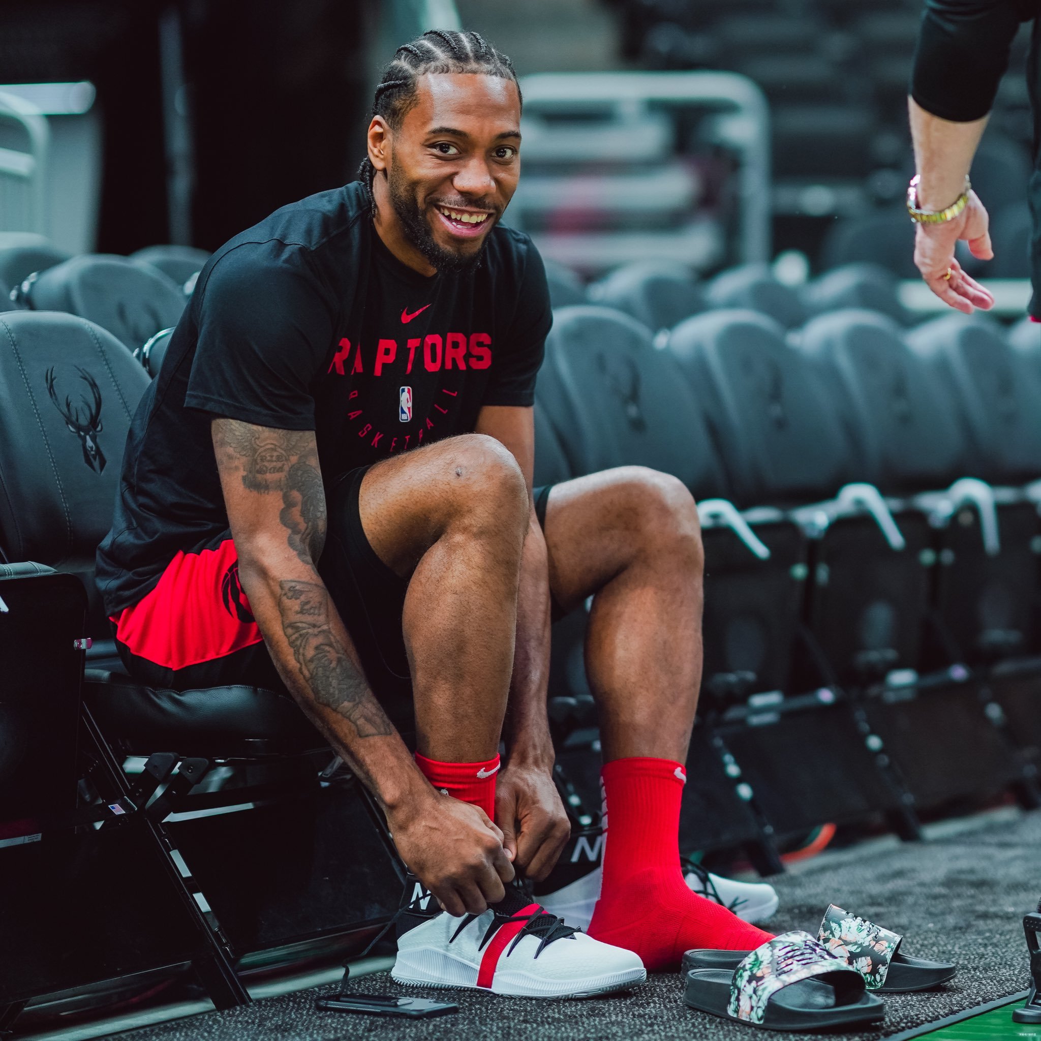 中超11月最佳阵容：法比奥、瓦科领衔，吴曦、王燊超入选（中超11月最佳阵容出炉：法比奥、瓦科领衔，吴曦与王燊超在列）