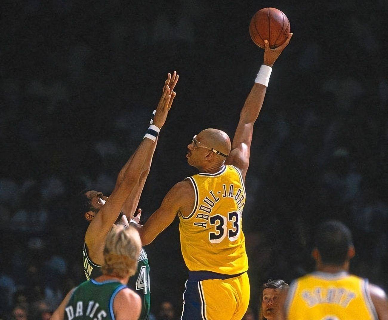 谌贻琴出席国家足球青训中心揭牌仪式（谌贻琴到场见证国家足球青训中心揭牌）