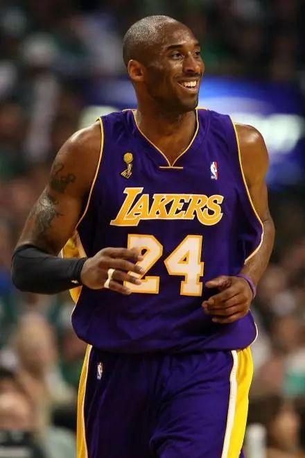 他终于被全世界看见了（他终获全球瞩目）