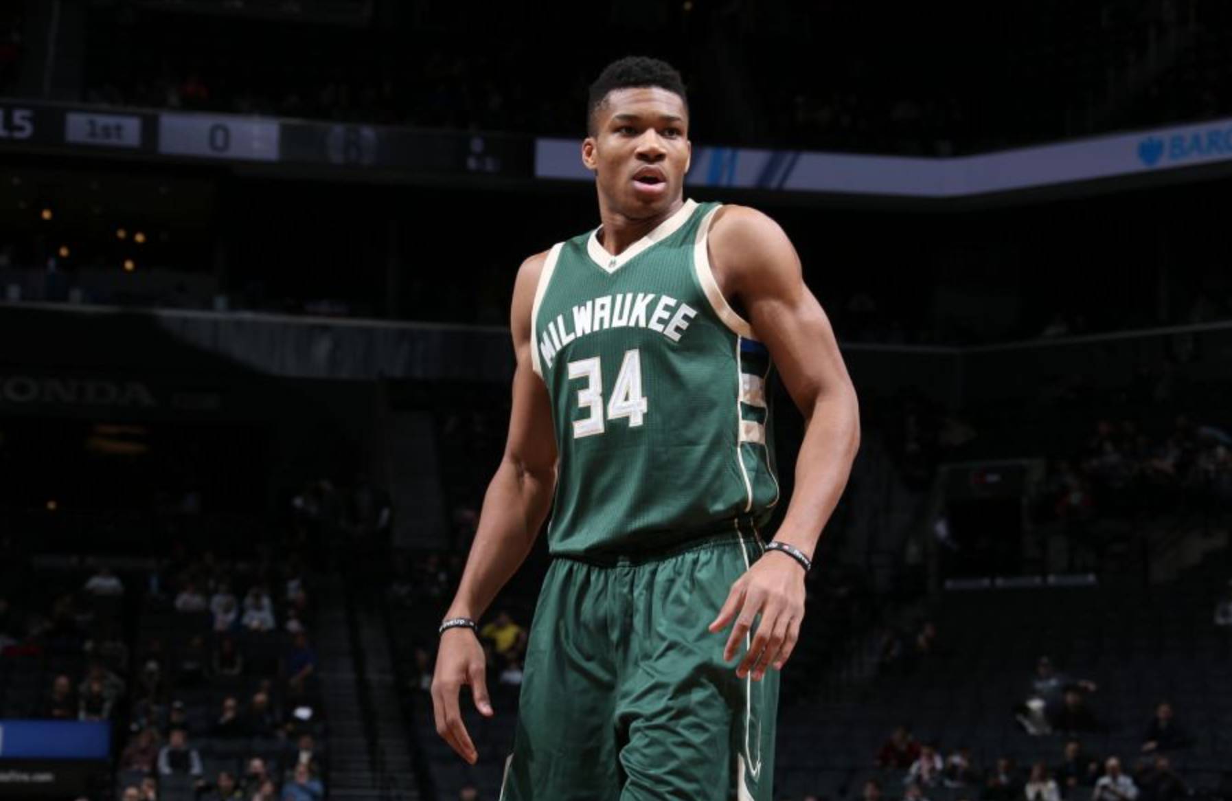 篮球湖人替补锋线表现抢眼（篮球湖人板凳锋线表现出色）