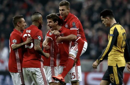 足球俱乐部财务与引援策略分析（足球俱乐部财务运作与转会引援策略研究）