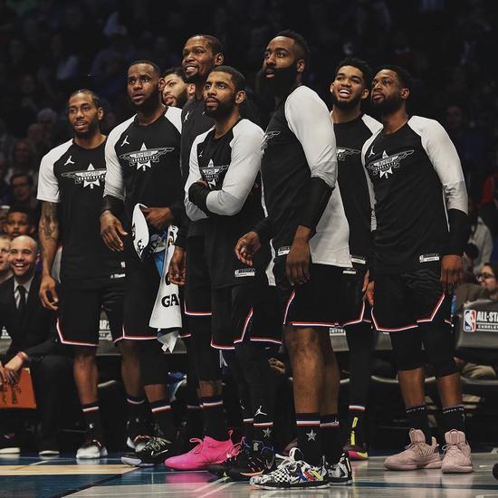 镜报：曼联1月无法召回霍伊伦，那不勒斯有欧冠资格就能买断（镜报：曼联冬窗无法回收霍伊伦，那不勒斯若获欧冠资格即可触发买断）