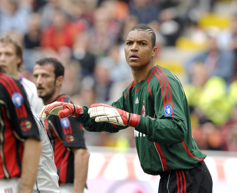 梅西领衔迈阿密国际冲击MLS冠军！温哥华白帽决赛遭遇强敌（梅西率迈阿密国际冲击MLS桂冠，温哥华白帽决赛硬碰强敌）