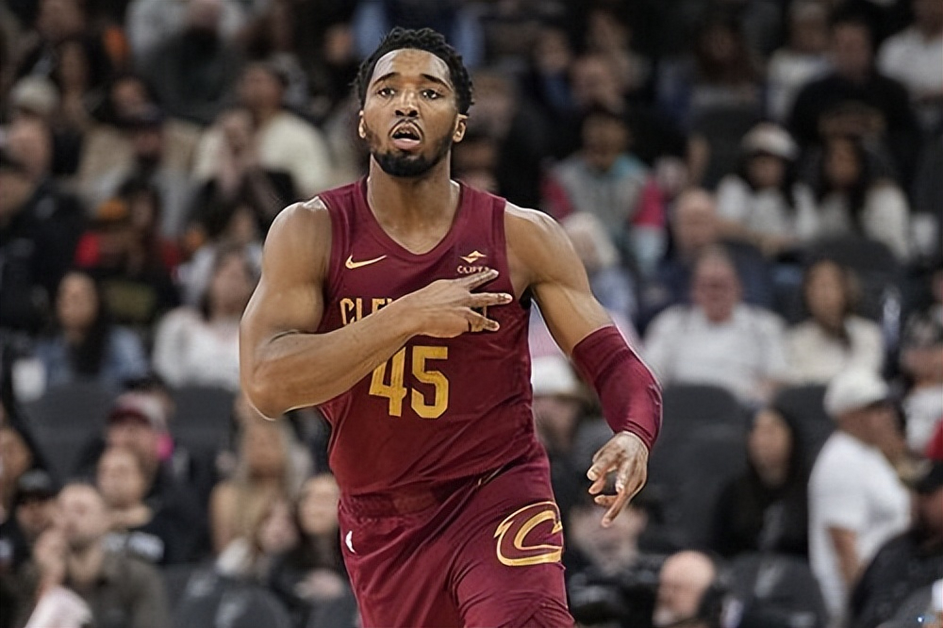 皮尔斯：库里有理由认为自己是同时代最佳，他击败过詹姆斯3次（皮尔斯称库里有资格自认同代最强，曾三度击败詹姆斯）