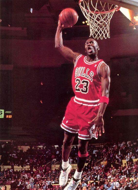 拉波尔塔：在新诺坎普为梅西办致敬仪式会很美好，但要等到26年底再谈（拉波尔塔：期待在新诺坎普为梅西举行致敬活动，但需等到2026年底再议）