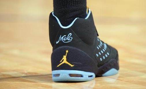 大卫·詹姆斯空砍25+13+8，难阻天津开局四连败（大卫·詹姆斯25分13板8助难救主，天津开局遭四连败）