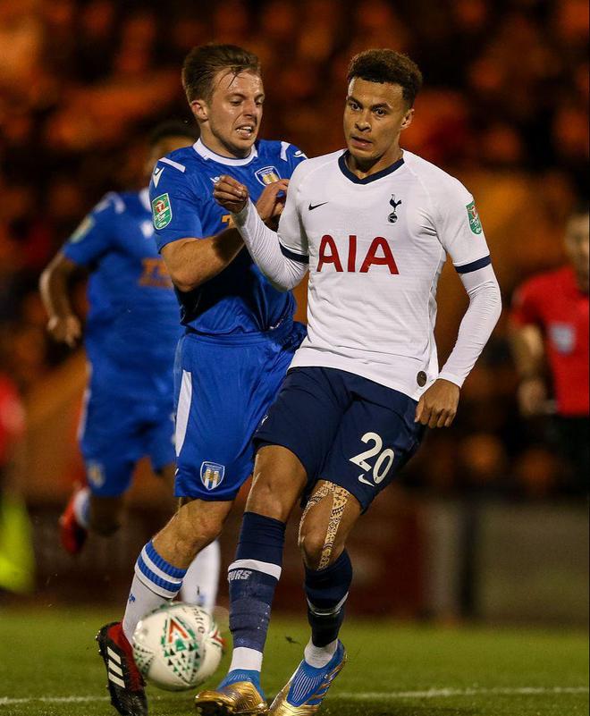 随海港夺冠，亚历斯祖成为首位夺得中超冠军的中国香港球员（海港夺冠，亚历斯祖成中超首位香港籍冠军球员）