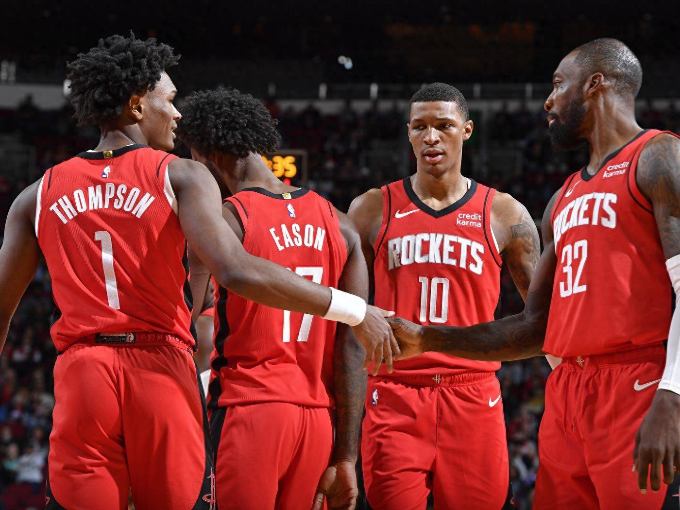 亚泰为客场全勤球迷颁发纪念证书，谭龙、徐浩峰等人参与颁奖（亚泰向客场全勤球迷颁发纪念证书，谭龙、徐浩峰等出席颁奖）