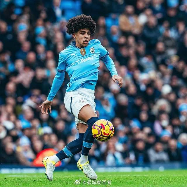 枯坐90分钟 33岁萨拉赫暗示离队 炮轰斯洛特：背信弃义一脚踹开我（枯坐全场90分钟！33岁萨拉赫疑似寻求离队 怒斥斯洛特：出尔反尔把我踢开）