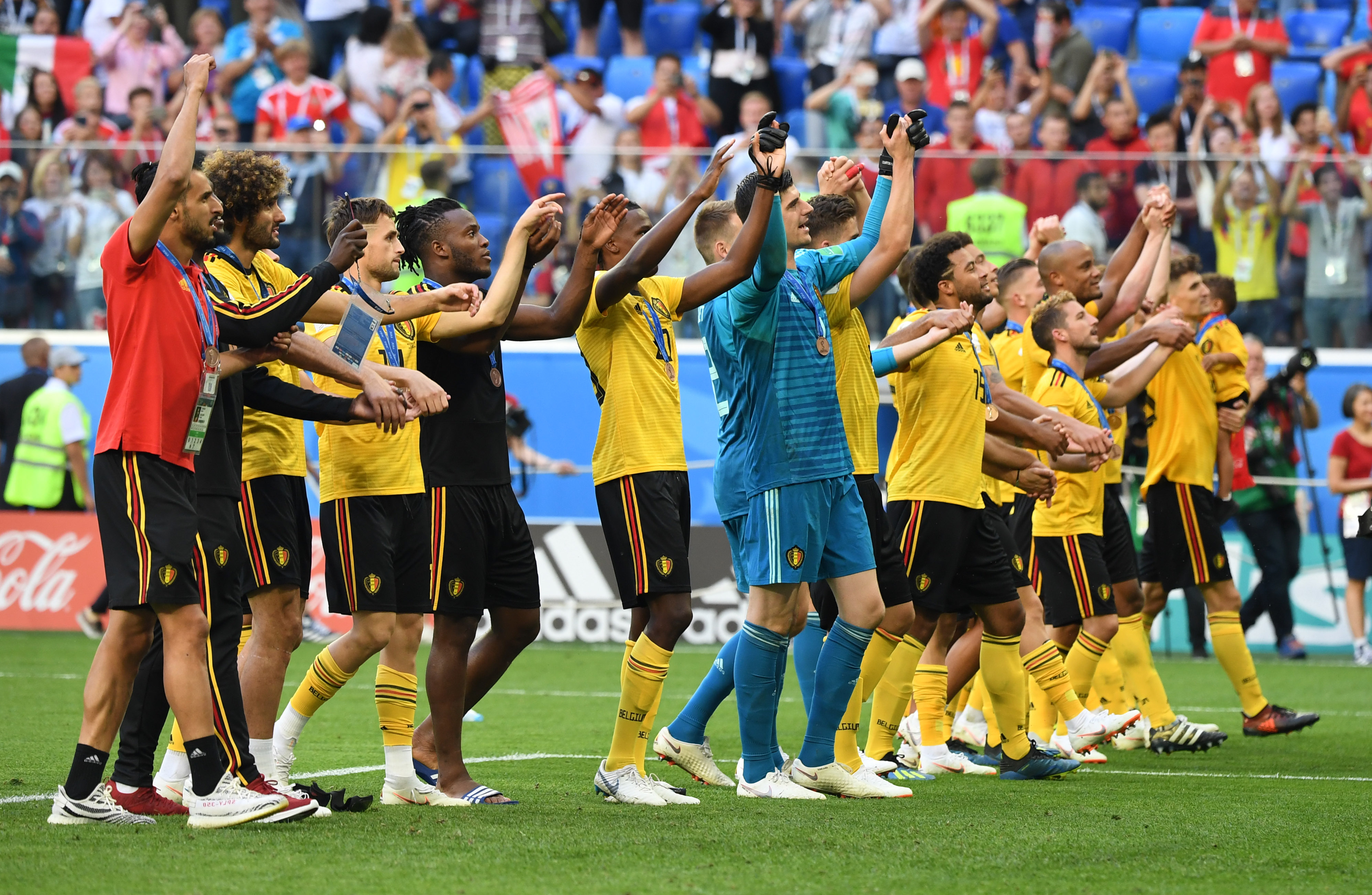 谢文能：感谢一年来支持球队的所有人，谢谢你们的支持和陪伴（谢文能：感恩这一年所有支持与陪伴球队的你们）