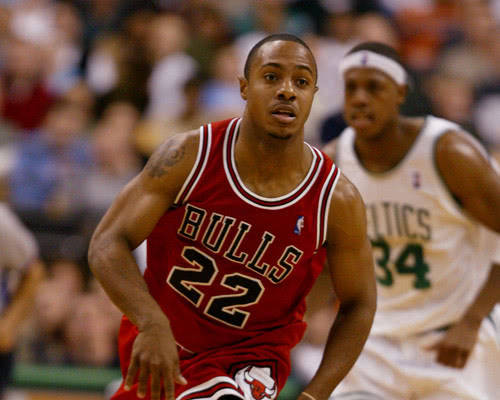 广西女孩超强球技燃爆全场（广西女生神级球技点燃全场）