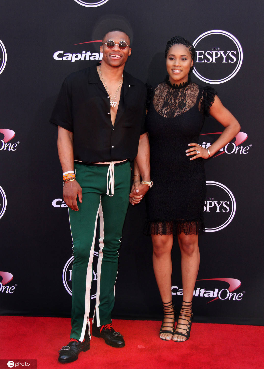 机敏前插破门，当选全场最佳，芒特越踢越好了，继续加油！（机敏插上破门，荣膺全场最佳，芒特状态蒸蒸日上，继续加油！）